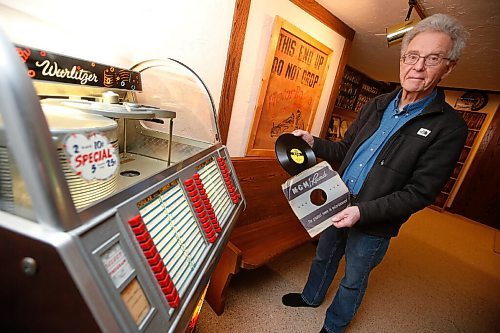 JOHN WOODS / WINNIPEG FREE PRESS
Bill Perlmutter has an extensive 78 record  collection in Winnipeg Thursday, December 31, 2020. 

Reporter: Sanderson