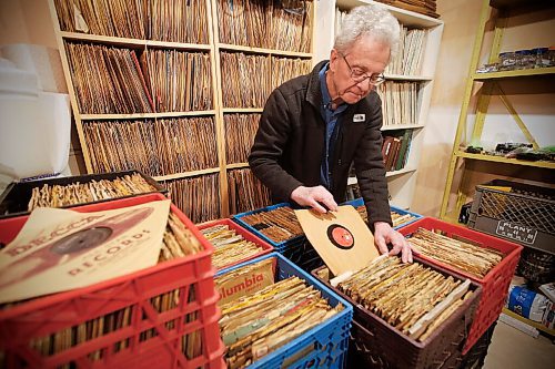 JOHN WOODS / WINNIPEG FREE PRESS
Bill Perlmutter has an extensive 78 record  collection in Winnipeg Thursday, December 31, 2020. 

Reporter: Sanderson