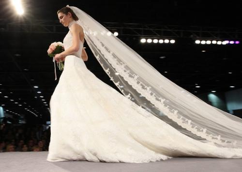 JOE.BRYKSA@FREEPRESS.MB.CA Local-(Standup photo)- A model bride  walks the catwalk at a  fashion show at the Wonderful Wedding Show at the Winnipeg Convention Center Saturday afternoon-The show features over 400 displays and over 90,000 square feet of the latest must-have wedding fashions and trends, wedding products and services- The show continues Sunday- Jan 16, 2010
JOE BRYKSA/WINNIPEG FREE PRESS