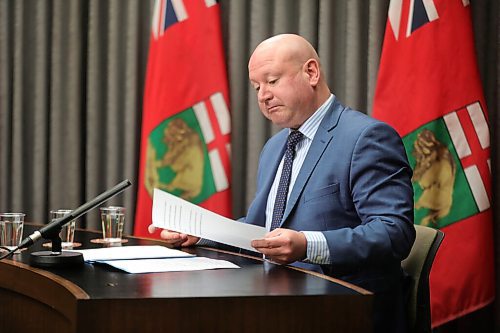 RUTH BONNEVILLE / WINNIPEG FREE PRESS

Local. COVID Update 

CHIEF PROVINCIAL PUBLIC HEALTH OFFICER Dr. Brent Roussin and Chief nursing officer Lanette Siragusa deliver  optimism at COVID update at the Legislative building Monday.


Jan 04,. 2021