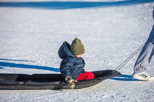 MIKAELA MACKENZIE / WINNIPEG FREE PRESS

Jaxx Kerfoot, three, gets a ride back up the hill on his toboggan from his dad, Norman Beauchamp, at The Forks in Winnipeg on Monday, Jan. 4, 2021. Standup.

Winnipeg Free Press 2020