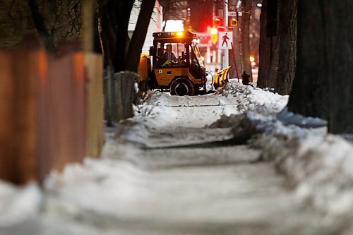 JOHN WOODS / WINNIPEG FREE PRESS
A Wolseley sidewalk is plowed in Winnipeg Monday, January 4, 2021. Apparently a person has complained about the condition of sidewalks during this warm weather. 

Reporter: ?