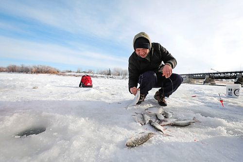 RUTH BONNEVILLE / WINNIPEG FREE PRESS

Local - Ice Fishing Standup 

Kan Xu has a good day ice fishing for Goldeye with his friend at Lockport Tuesday.  


Jan 05,. 2021