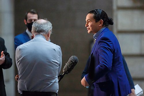 MIKE DEAL / WINNIPEG FREE PRESS
Opposition leader NDP's Wab Kinew talks to the media about Premier Pallister's cabinet shuffle Tuesday afternoon.
210105 - Tuesday, January 05, 2021.
