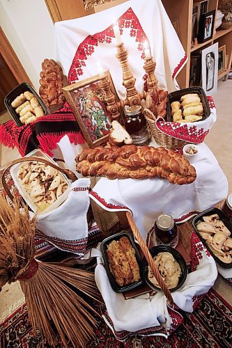 JOHN WOODS / WINNIPEG FREE PRESS
Oksana and Borys Shulakewych are photographed at their home with some of the traditional Ukrainian food which they will be packaging up and delivering to family for Ukrainian  Christmas Eve in Winnipeg Tuesday, January 5, 2021. 

Reporter: suderman