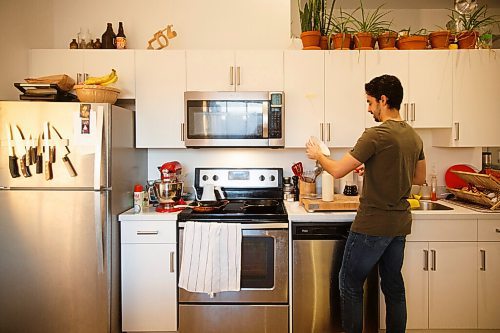 MIKE DEAL / WINNIPEG FREE PRESS
Stephan Azulay is second soloist for the Royal Winnipeg Ballet and an accomplished home cook.
See Eva Wasney story
210106 - Wednesday, January 06, 2021.