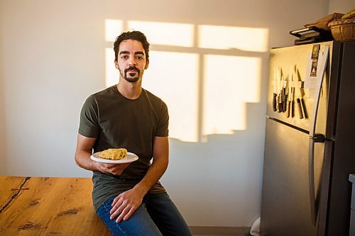 MIKE DEAL / WINNIPEG FREE PRESS
Stephan Azulay is second soloist for the Royal Winnipeg Ballet and an accomplished home cook.
See Eva Wasney story
210106 - Wednesday, January 06, 2021.