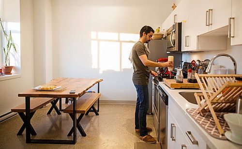 MIKE DEAL / WINNIPEG FREE PRESS
Stephan Azulay is second soloist for the Royal Winnipeg Ballet and an accomplished home cook.
See Eva Wasney story
210106 - Wednesday, January 06, 2021.