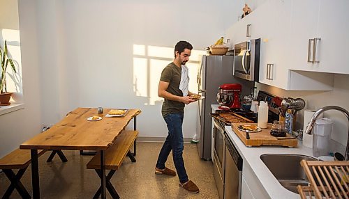 MIKE DEAL / WINNIPEG FREE PRESS
Stephan Azulay is second soloist for the Royal Winnipeg Ballet and an accomplished home cook.
See Eva Wasney story
210106 - Wednesday, January 06, 2021.