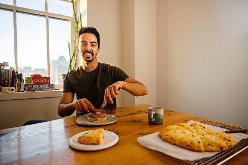 MIKE DEAL / WINNIPEG FREE PRESS
Stephan Azulay is second soloist for the Royal Winnipeg Ballet and an accomplished home cook.
See Eva Wasney story
210106 - Wednesday, January 06, 2021.