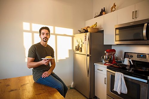 MIKE DEAL / WINNIPEG FREE PRESS
Stephan Azulay is second soloist for the Royal Winnipeg Ballet and an accomplished home cook.
See Eva Wasney story
210106 - Wednesday, January 06, 2021.