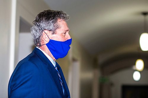 MIKAELA MACKENZIE / WINNIPEG FREE PRESS

Premier Brian Pallister walks in to speak about the vaccine rollout at a press conference at the Manitoba Legislative Building in Winnipeg on Wednesday, Jan. 6, 2021. For Carol/Larry story.

Winnipeg Free Press 2020