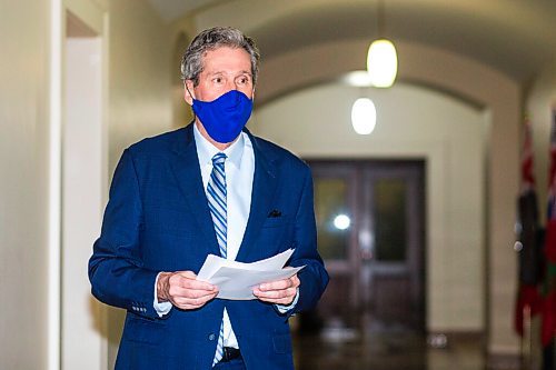 MIKAELA MACKENZIE / WINNIPEG FREE PRESS

Premier Brian Pallister walks in to speak about the vaccine rollout at a press conference at the Manitoba Legislative Building in Winnipeg on Wednesday, Jan. 6, 2021. For Carol/Larry story.

Winnipeg Free Press 2020