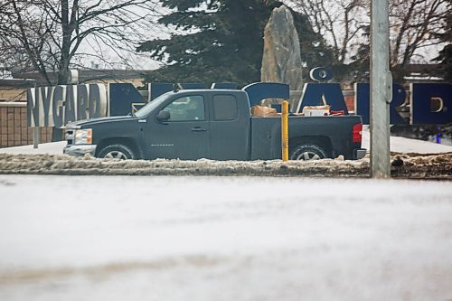 MIKE DEAL / WINNIPEG FREE PRESS
A pickup leaves the old Nygard warehouse on Inkster Friday morning with some boxes.
210108 - Friday, January 08, 2021.
