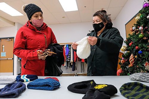 Daniel Crump / Winnipeg Free Press. Stephanie Hunter and her aunty, Nancy Gabriel, try on toques at 1JustCity Saturday afternoon. 1JustCity's West End Site St Matthews Maryland Community Ministry is opening its doors on the weekend for the first time in its 40 year history of serving the community. January 9, 2020.