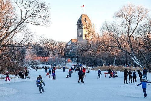 Daniel Crump / Winnipeg Free Press. People gather to skate on the duck pond and enjoy unseasonably warm January weather at Assiniboine Park on Saturday afternoon. January 9, 2020.