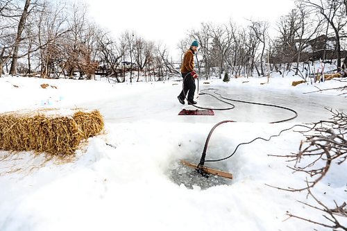RUTH BONNEVILLE / WINNIPEG FREE PRESS

LOCAL - rinks

Eric Reder, Seine river lot owner, uses a homemade zamboni to flood his rink that he made on the river in front of his home.  

ODR maintenance - Eric Reder, local environmentalist, has made an outdoor rink in his backyard on the Seine River.  He cant believe how much work is going into maintenance of the rink since it wont stay frozen.... in Winnipeg... in January. 

Sarah Lawrynuik 
Climate change reporter

Jan 11,. 2021