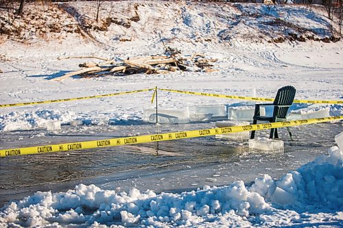 MIKAELA MACKENZIE / WINNIPEG FREE PRESS

An area used for harvesting ice blocks is taped off on the Assiniboine River just west of the St. James Bridge in Winnipeg on Tuesday, Jan. 12, 2021. 
Winnipeg Free Press 2021