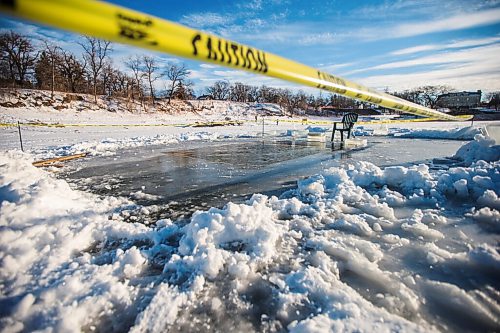 MIKAELA MACKENZIE / WINNIPEG FREE PRESS

An area used for harvesting ice blocks is taped off on the Assiniboine River just west of the St. James Bridge in Winnipeg on Tuesday, Jan. 12, 2021. 
Winnipeg Free Press 2021