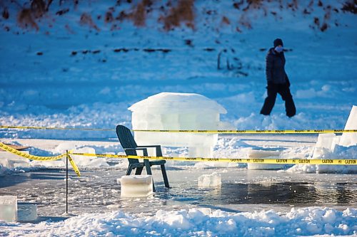 MIKAELA MACKENZIE / WINNIPEG FREE PRESS

An area used for harvesting ice blocks is taped off on the Assiniboine River just west of the St. James Bridge in Winnipeg on Tuesday, Jan. 12, 2021. 
Winnipeg Free Press 2021