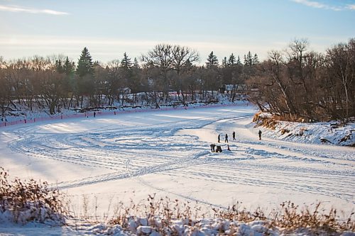 MIKAELA MACKENZIE / WINNIPEG FREE PRESS

Folks skate on the Assiniboine River just west of the St. James Bridge in Winnipeg on Tuesday, Jan. 12, 2021. For Ryan story.

Winnipeg Free Press 2021