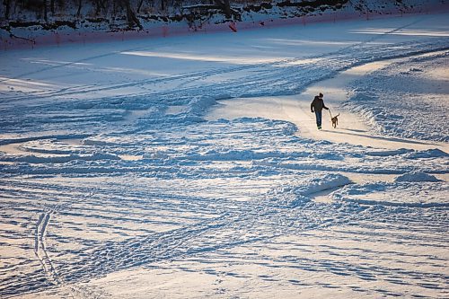 MIKAELA MACKENZIE / WINNIPEG FREE PRESS

Folks skate on the Assiniboine River just west of the St. James Bridge in Winnipeg on Tuesday, Jan. 12, 2021. For Ryan story.

Winnipeg Free Press 2021