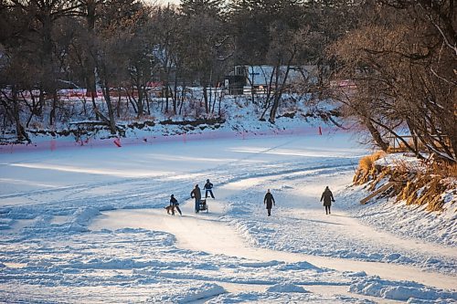 MIKAELA MACKENZIE / WINNIPEG FREE PRESS

Folks skate on the Assiniboine River just west of the St. James Bridge in Winnipeg on Tuesday, Jan. 12, 2021. For Ryan story.

Winnipeg Free Press 2021