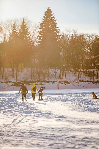 MIKAELA MACKENZIE / WINNIPEG FREE PRESS

Folks skate on the Assiniboine River just west of the St. James Bridge in Winnipeg on Tuesday, Jan. 12, 2021. For Ryan story.

Winnipeg Free Press 2021