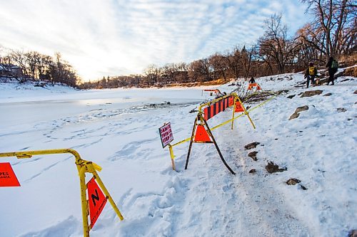 MIKAELA MACKENZIE / WINNIPEG FREE PRESS

An area with thin ice on the Assiniboine River by the Maryland Street Bridge in Winnipeg on Tuesday, Jan. 12, 2021. For Ryan story.

Winnipeg Free Press 2021