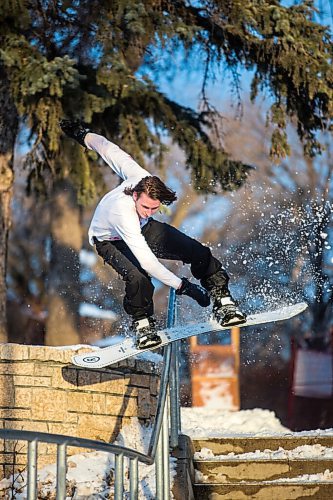 MIKAELA MACKENZIE / WINNIPEG FREE PRESS

Oliver Adams street snowboards by the Maryland Street Bridge in Winnipeg on Tuesday, Jan. 12, 2021. Standup.

Winnipeg Free Press 2021