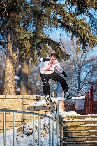 MIKAELA MACKENZIE / WINNIPEG FREE PRESS

Oliver Adams street snowboards by the Maryland Street Bridge in Winnipeg on Tuesday, Jan. 12, 2021. Standup.

Winnipeg Free Press 2021