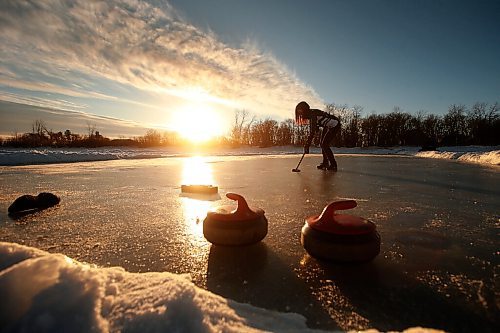 JOHN WOODS / WINNIPEG FREE PRESS
Team Canada skip Kerri Einarson curls on her homemade rink on Lake Winnipeg north of Gimli Tuesday, January 12, 2021. Her father Jeff Flett made the rink so that Einarson could practice for the upcoming Scotties Tournament of Hearts in Calgary in February. Einarson uses rocks inscribed with her brothers name, Kyle, who died in a snowmobile accident.

Reporter: Bell