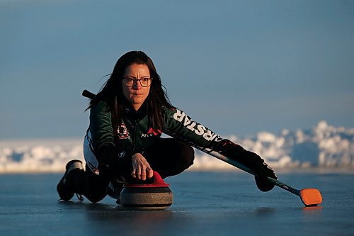 JOHN WOODS / WINNIPEG FREE PRESS
Team Canada skip Kerri Einarson curls on her homemade rink on Lake Winnipeg north of Gimli Tuesday, January 12, 2021. Her father Jeff Flett made the rink so that Einarson could practice for the upcoming Scotties Tournament of Hearts in Calgary in February.

Reporter: Bell