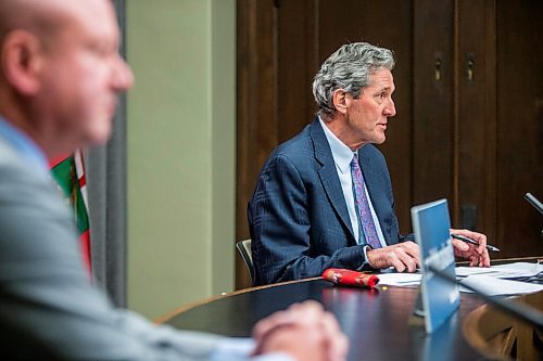 MIKAELA MACKENZIE / WINNIPEG FREE PRESS

Premier Brian Pallister (right) and Dr. Brent Roussin, chief provincial public health officer, speak at a press conference at the Manitoba Legislative Building in Winnipeg on Friday, Jan. 15, 2021.  For Carol Sanders story.

Winnipeg Free Press 2021