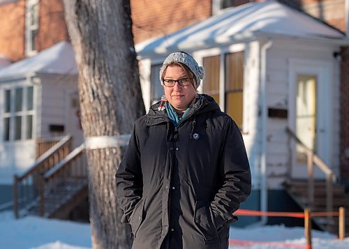 MIKE SUDOMA / WINNIPEG FREE PRESS
Mellanie Lawrenz of the Glenelm Neighbourhood Association Tree Committee, stands in front of a tree which she had banded back in 2020 to protect against the tree against dutch elm disease.
January 15, 2021