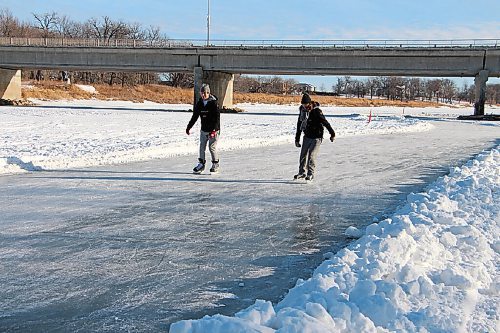 Canstar Community News Skaters trek Headingley's river trail on Jan. 13. The path has been open since the first week of January. (GABRIELLE PICHÉ/CANSTAR COMMUNITY NEWS/HEADLINER)