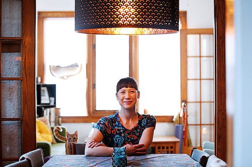 JOHN WOODS / WINNIPEG FREE PRESS
Emily Butcher, who is chef de cuisine at Deer + Almond, prepares a panzanella in her home in Winnipeg Monday, January 18, 2021. 

Reporter: Wasney