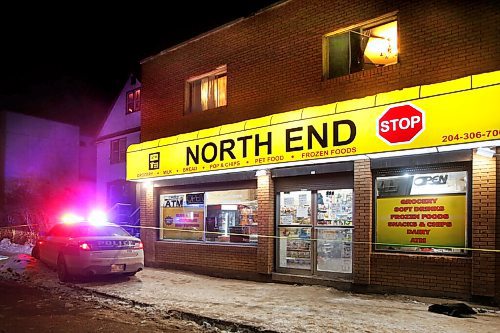 JOHN WOODS / WINNIPEG FREE PRESS
Police attend a shooting on Selkirk at Robinson in Winnipeg Monday, January 18, 2021. 

Reporter: Bell