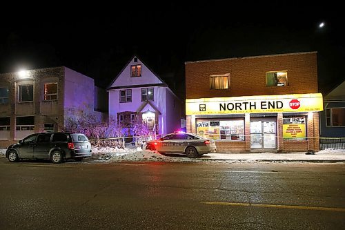 JOHN WOODS / WINNIPEG FREE PRESS
Police attend a shooting on Selkirk at Robinson in Winnipeg Monday, January 18, 2021. 

Reporter: Bell