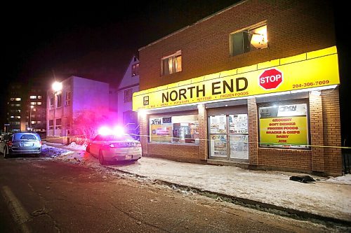 JOHN WOODS / WINNIPEG FREE PRESS
Police attend a shooting on Selkirk at Robinson in Winnipeg Monday, January 18, 2021. 

Reporter: Bell