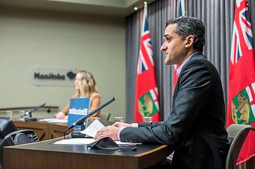 MIKAELA MACKENZIE / WINNIPEG FREE PRESS

Dr. Jazz Atwal, acting deputy chief public health officer (front), and Dr. Joss Reimer, a member of Manitoba's COVID-19 vaccine committee, provide a COVID-19 update at the Manitoba Legislative Building in Winnipeg on Wednesday, Jan. 20, 2021.  For --- story.

Winnipeg Free Press 2021