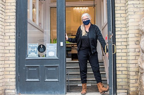 MIKAELA MACKENZIE / WINNIPEG FREE PRESS

Hilary Druxman, owner of Hilary Druxman Design, poses for a portrait at her shop in the Exchange District in Winnipeg on Wednesday, Jan. 20, 2021. She plans to continue with curtbside pickup and appointment-based shopping with the possible new re-opening measures. For Malak story.

Winnipeg Free Press 2021