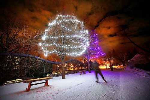 JOHN WOODS / WINNIPEG FREE PRESS
People were out skating on the Forks trails in Winnipeg Wednesday, January 20, 2021. 

Reporter: photo page