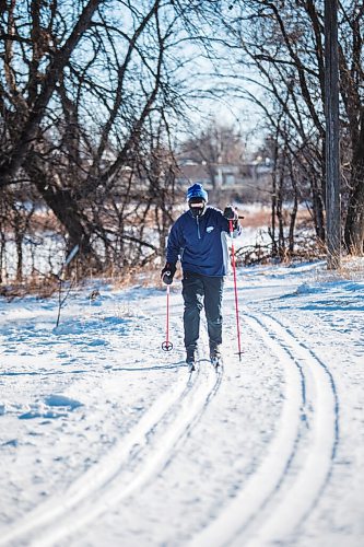 MIKAELA MACKENZIE / WINNIPEG FREE PRESS

Ryan (no last name given) enjoys the brisk, sunny weather by cross-country skiing at Churchill Drive Park in Winnipeg on Thursday, Jan. 21, 2021. Standup.

Winnipeg Free Press 2021