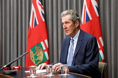 MIKE DEAL / WINNIPEG FREE PRESS
Manitoba Premier Brian Pallister and Dr. Brent Roussin, chief provincial public health officer during the COVID update at the Manitoba Legislative building Thursday afternoon.
210121 - Thursday, January 21, 2021.