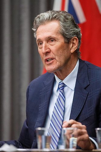 MIKE DEAL / WINNIPEG FREE PRESS
Manitoba Premier Brian Pallister and Dr. Brent Roussin, chief provincial public health officer during the COVID update at the Manitoba Legislative building Thursday afternoon.
210121 - Thursday, January 21, 2021.