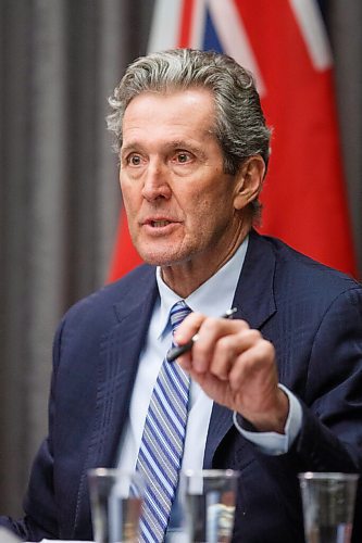 MIKE DEAL / WINNIPEG FREE PRESS
Manitoba Premier Brian Pallister and Dr. Brent Roussin, chief provincial public health officer during the COVID update at the Manitoba Legislative building Thursday afternoon.
210121 - Thursday, January 21, 2021.