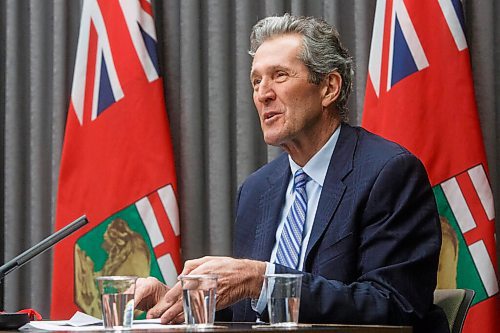 MIKE DEAL / WINNIPEG FREE PRESS
Manitoba Premier Brian Pallister and Dr. Brent Roussin, chief provincial public health officer during the COVID update at the Manitoba Legislative building Thursday afternoon.
210121 - Thursday, January 21, 2021.