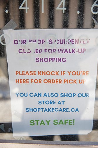 MIKE DEAL / WINNIPEG FREE PRESS
Various signs of many of the retail locations in Osborne Village that are either closed or only open for curb-side pick-up. 
See Temur Durrani story
210122 - Friday, January 22, 2021.