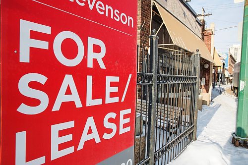 MIKE DEAL / WINNIPEG FREE PRESS
Various signs of many of the retail locations in Osborne Village that are either closed or only open for curb-side pick-up. 
See Temur Durrani story
210122 - Friday, January 22, 2021.